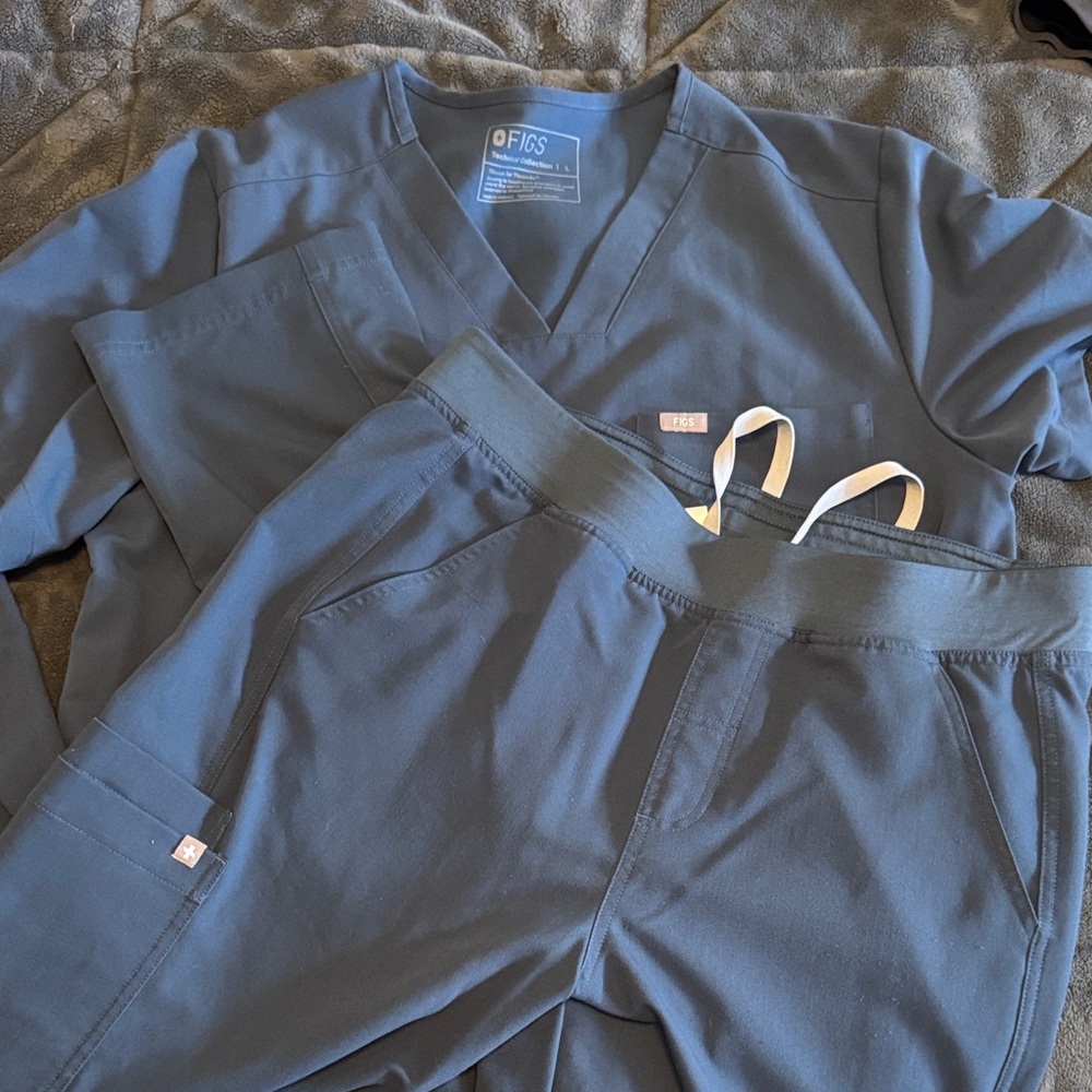 Figs Charcoal Scrub Top